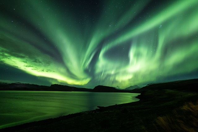 a-full-show-of-the-aurora-borealis-over-waters-in-iceland-1